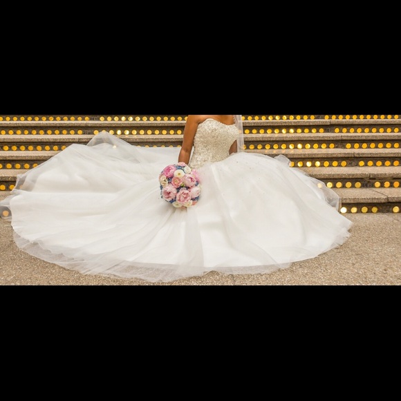 Pnina Tornai Kleinfeld Wedding Gown! - Picture 2 of 3